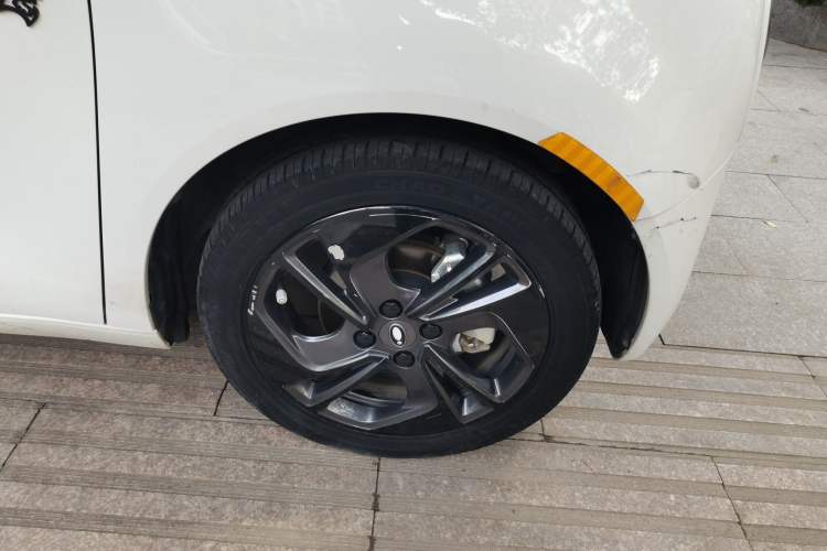 Used ORA Black Cat 2022 351 km Range Comfort Version Lithium Iron Phosphate Right Front Wheel Hub