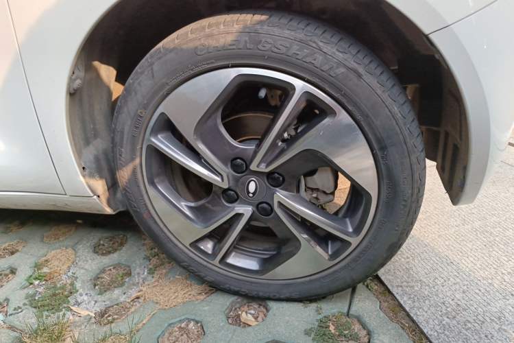 Used ORA Black Cat 2022 351 km Range Comfort Version Ternary Lithium Right Front Wheel Hub