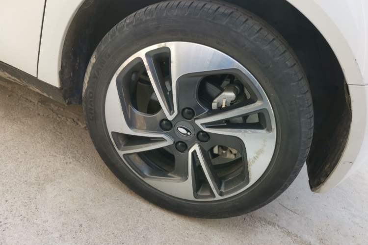 Used ORA Black Cat 2022 351 km Range Comfort Version Ternary Lithium Right Front Wheel Hub