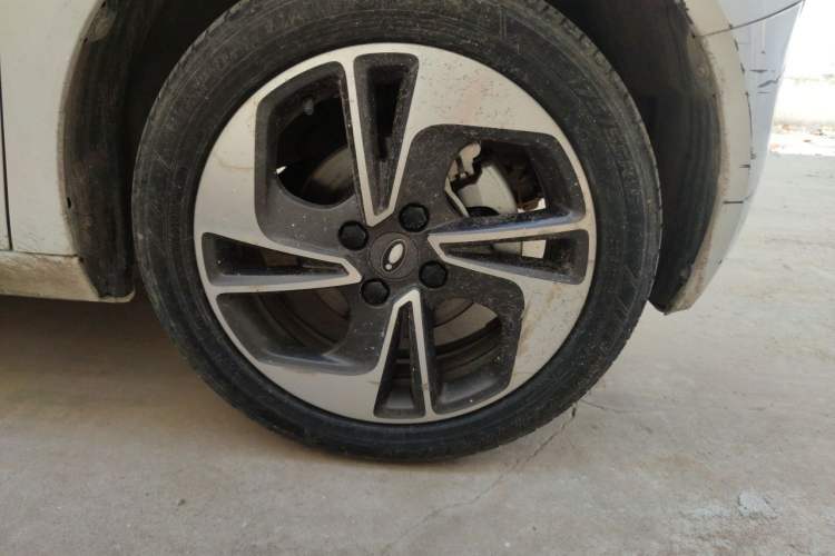 Used ORA Black Cat 2022 351 km Range Comfort Version Ternary Lithium Right Front Wheel Hub