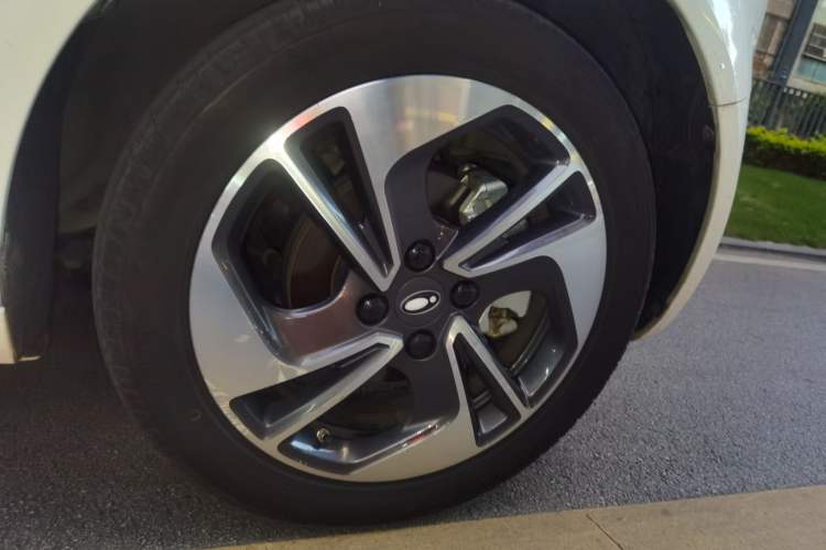 Used ORA Black Cat 2022 351 km Range Comfort Version Ternary Lithium Right Front Wheel Hub