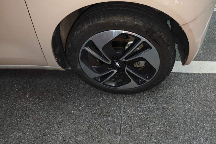 Used ORA Black Cat 2022 351 km Range Comfort Version Ternary Lithium Right Front Wheel Hub