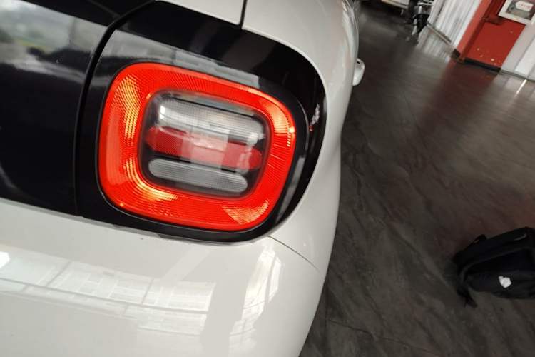 Used ORA Black Cat 2022 301km "Cute Pet" Version – Lithium Iron Phosphate Right Rear Taillight