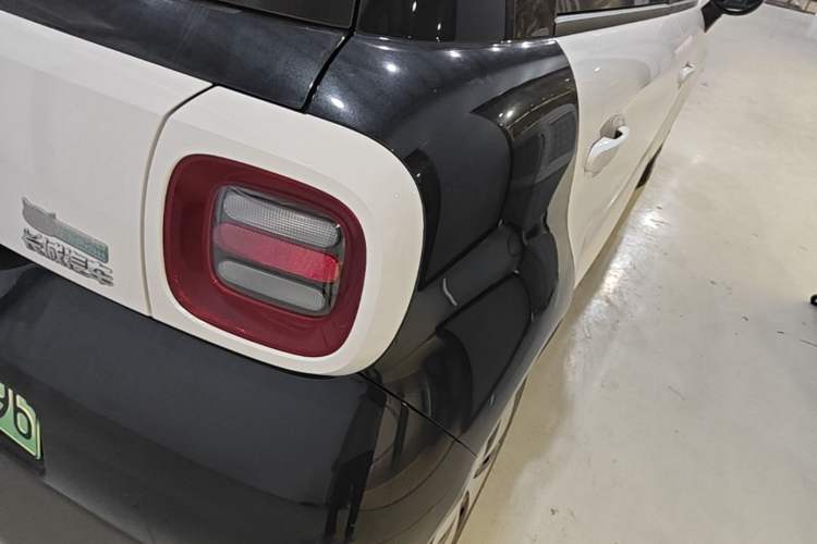 Used ORA Black Cat 2022 301km Base Version Ternary Lithium Right Rear Taillight