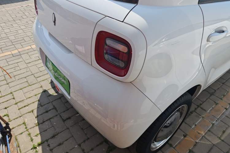 Used ORA Black Cat 2022 Updated Version 301 km Cute Pet Edition Lithium Iron Phosphate Right Rear Taillight