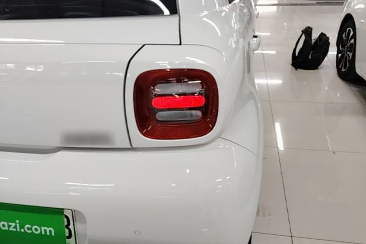 Used ORA Black Cat 2022 Updated Version 301 km Cute Pet Edition Lithium Iron Phosphate Right Rear Taillight