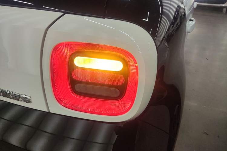 Used ORA Black Cat 2022 351 km Comfort Version Ternary Lithium Right Rear Taillight