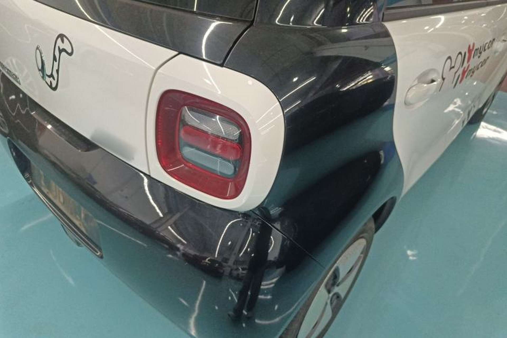 Used ORA Black Cat 2022 301km "Cute Pet" Version – Lithium Iron Phosphate Right Rear Taillight