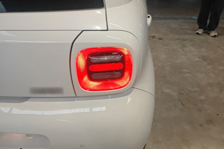 Used ORA Black Cat 2022 351 km Standard Version Ternary Lithium Right Rear Taillight