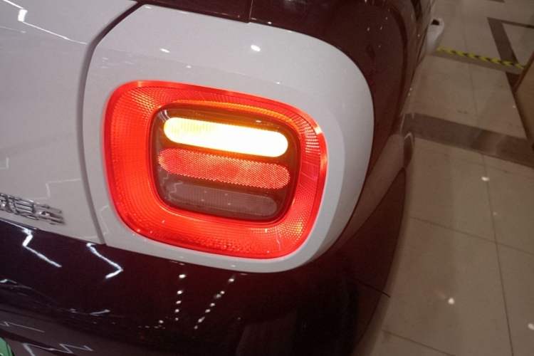 Used ORA Black Cat 2022 301km Base Version Ternary Lithium Right Rear Taillight