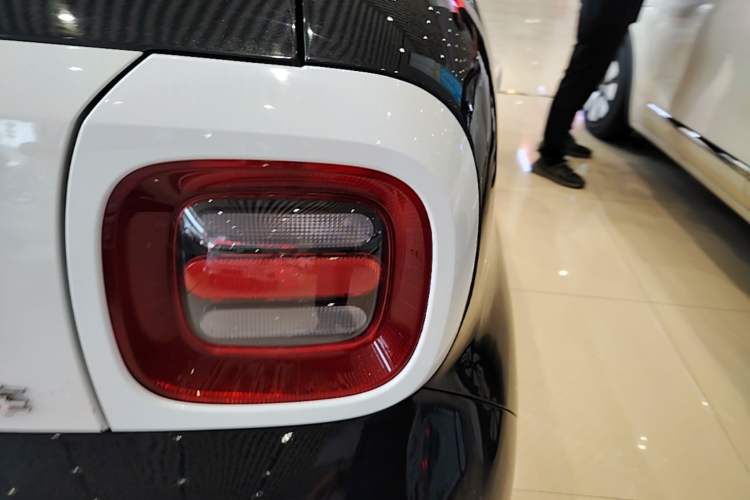 Used ORA Black Cat 2022 351 km Range Comfort Version Ternary Lithium Right Rear Taillight