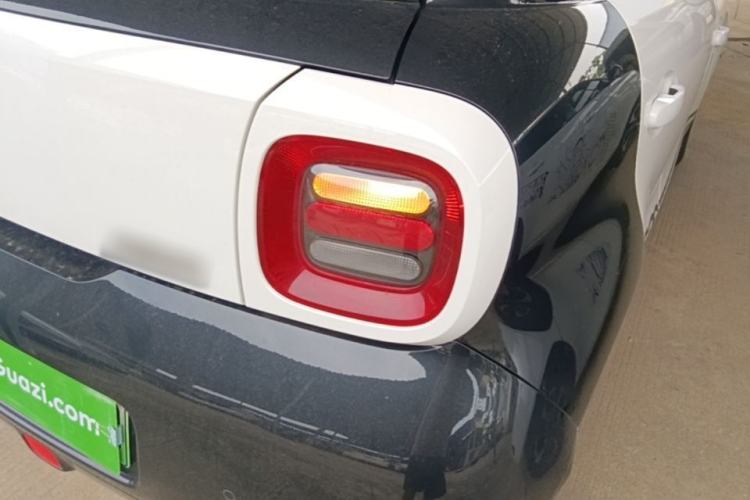 Used ORA Black Cat 2022 301km Base Version Ternary Lithium Right Rear Taillight