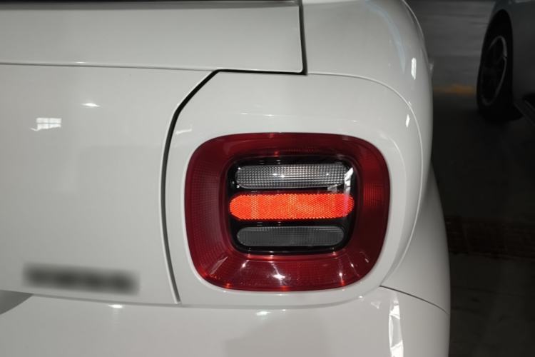 Used ORA Black Cat 2022 405 km Long-Range Version Ternary Lithium Right Rear Taillight