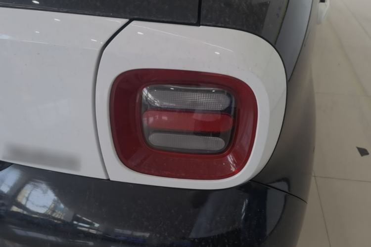 Used ORA Black Cat 2022 Updated Version 301 km Cute Pet Edition Lithium Iron Phosphate Right Rear Taillight