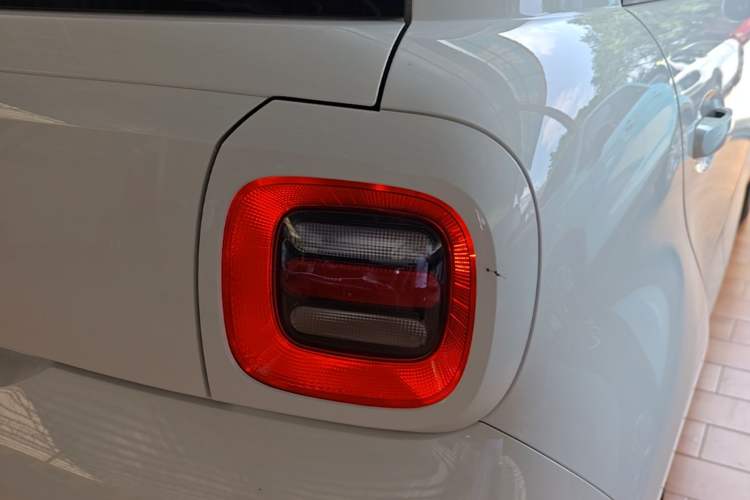 Used ORA Black Cat 2022 301km "Cute & Dynamic" Phosphate Iron Lithium Right Rear Taillight