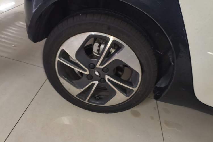 Used ORA Black Cat 2022 351 km Comfort Version Ternary Lithium Right Rear Wheel Hub