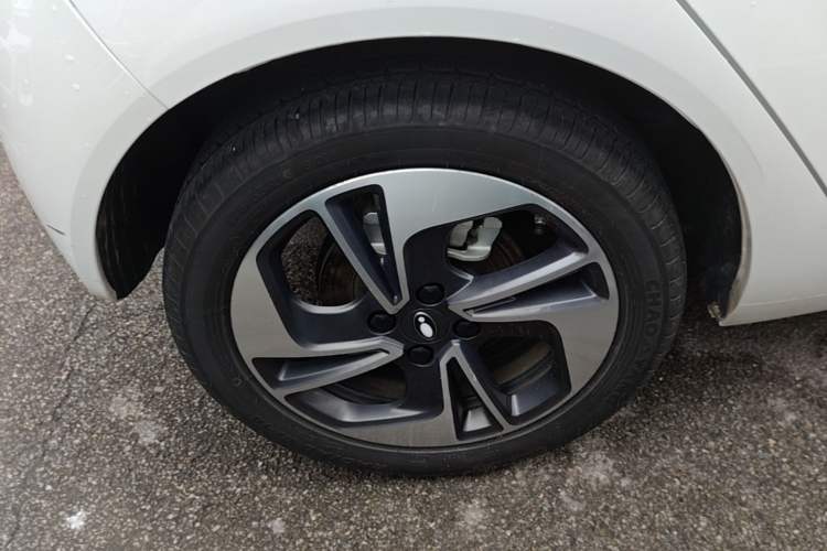 Used ORA Black Cat 2022 351 km Range Comfort Version Ternary Lithium Right Rear Wheel Hub