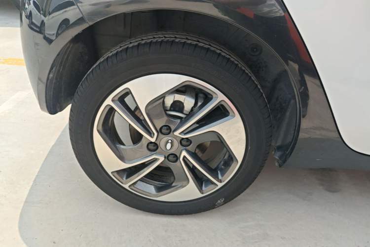 Used ORA Black Cat 2022 351 km Comfort Version Ternary Lithium Right Rear Wheel Hub