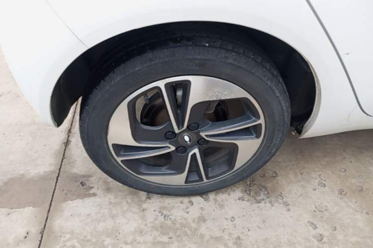 Used ORA Black Cat 2022 351 km Range Comfort Version Ternary Lithium Right Rear Wheel Hub