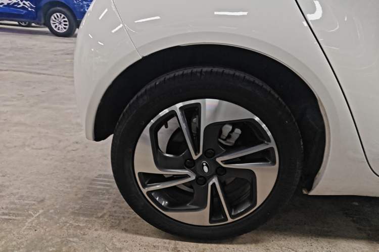Used ORA Black Cat 2022 351 km Range Comfort Version Ternary Lithium Right Rear Wheel Hub