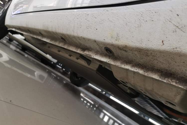 Used ORA Black Cat 2022 301km "Cute Pet" Version – Lithium Iron Phosphate Right Side Sill