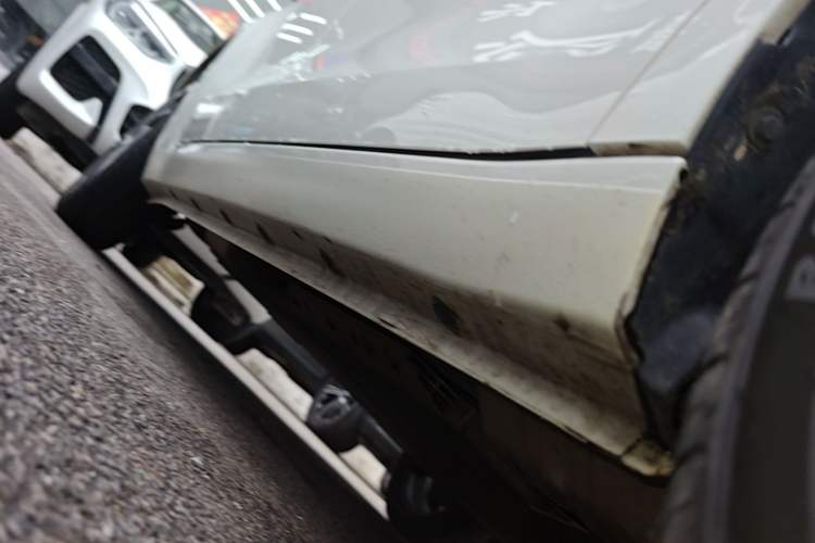 Used ORA Black Cat 2022 351 km Range Comfort Version Ternary Lithium Right Side Sill