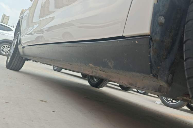 Used ORA Black Cat 2022 351 km Comfort Version Ternary Lithium Right Side Sill