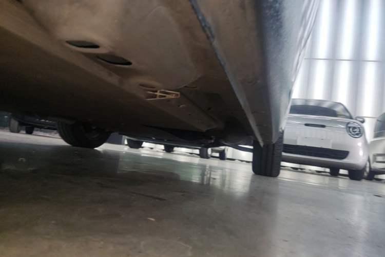 Used ORA Black Cat 2022 351 km Comfort Version Ternary Lithium Right Side Sill