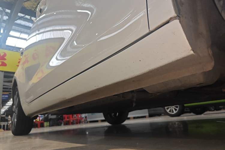 Used ORA Black Cat 2022 351 km Standard Version Ternary Lithium Right Side Sill