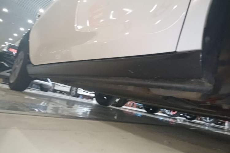 Used ORA Black Cat 2022 301km Base Version Ternary Lithium Right Side Sill