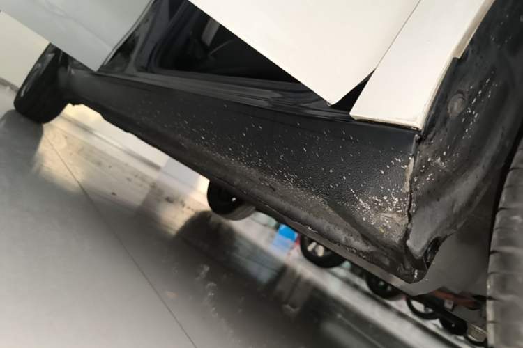 Used ORA Black Cat 2022 351 km Comfort Version Ternary Lithium Right Side Sill