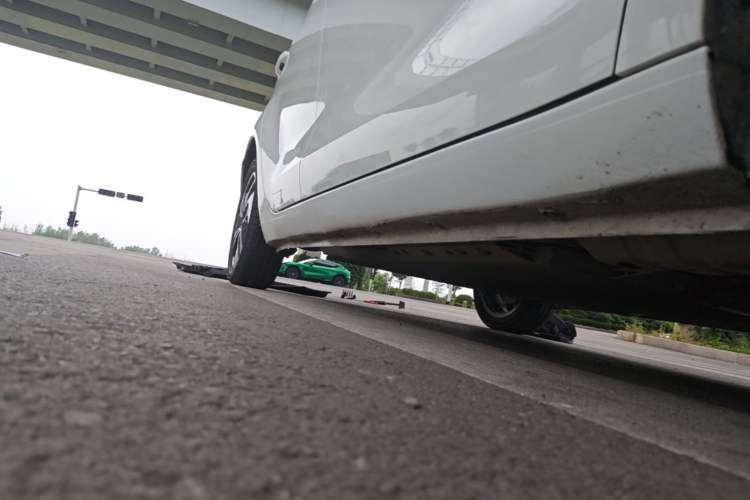 Used ORA Black Cat 2022 405 km Long-Range Version Ternary Lithium Right Side Sill