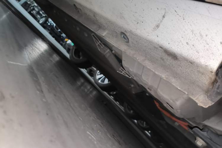 Used ORA Black Cat 2022 405 km Long-Range Version Ternary Lithium Right Side Sill