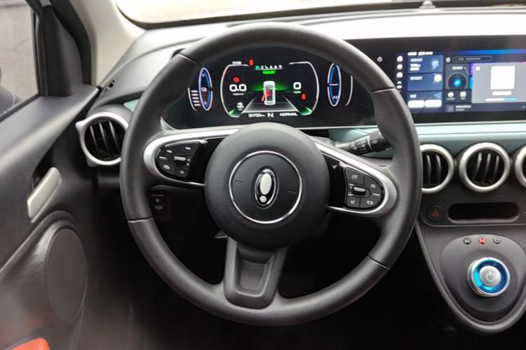 Used ORA Black Cat 2022 351 km Range Comfort Version Ternary Lithium Steering Wheel