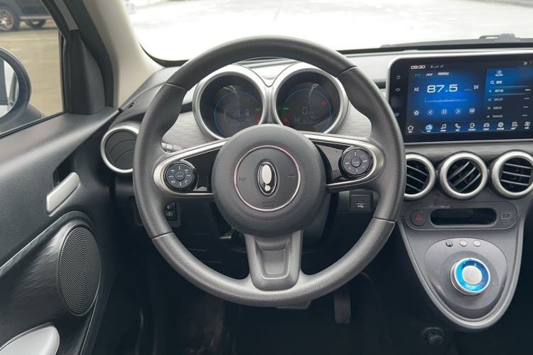 Used ORA Black Cat 2022 Updated Version 301 km Cute Pet Edition Lithium Iron Phosphate Steering Wheel