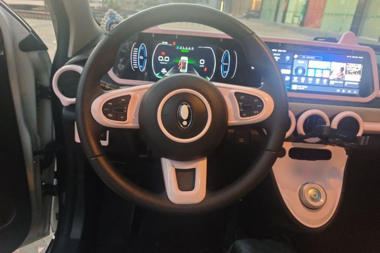 Used ORA Black Cat 2022 351 km Range Comfort Version Ternary Lithium Steering Wheel