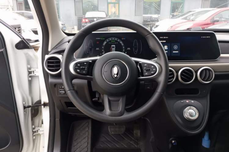 Used ORA Black Cat 2022 351 km Range Comfort Version Ternary Lithium Steering Wheel