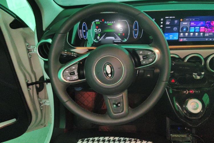 Used ORA Black Cat 2022 351 km Range Luxury Version Lithium-Ion Battery Steering Wheel