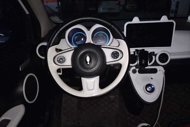 Used ORA Black Cat 2022 Updated Version 301 km Cute Pet Edition Lithium Iron Phosphate Steering Wheel