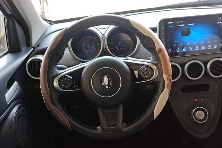 Used ORA Black Cat 2022 301km "Cute & Dynamic" Phosphate Iron Lithium Steering Wheel