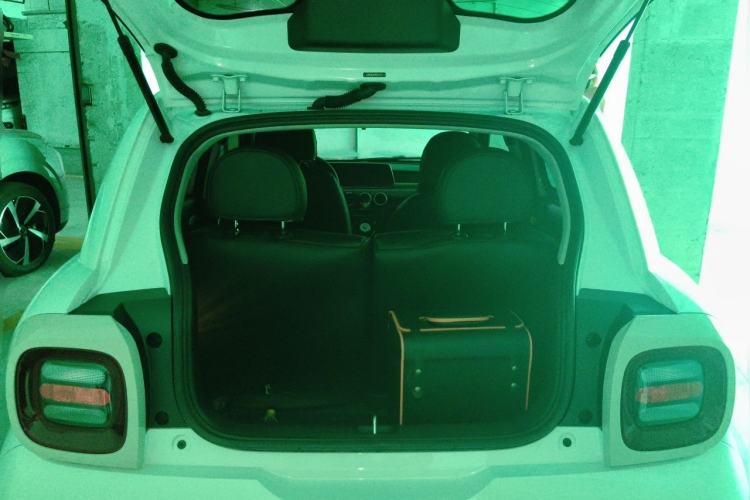 Used ORA Black Cat 2022 351 km Range Luxury Version Lithium-Ion Battery Trunk