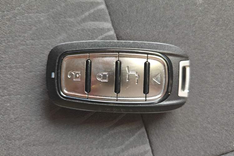Used ORA Black Cat 2022 301km Base Version Ternary Lithium Vehicle Key