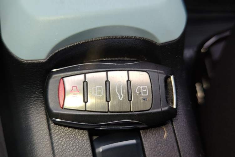 Used ORA Black Cat 2022 351 km Range Comfort Version Ternary Lithium Vehicle Key
