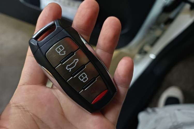 Used ORA Black Cat 2022 301km "Cute & Dynamic" Phosphate Iron Lithium Vehicle Key