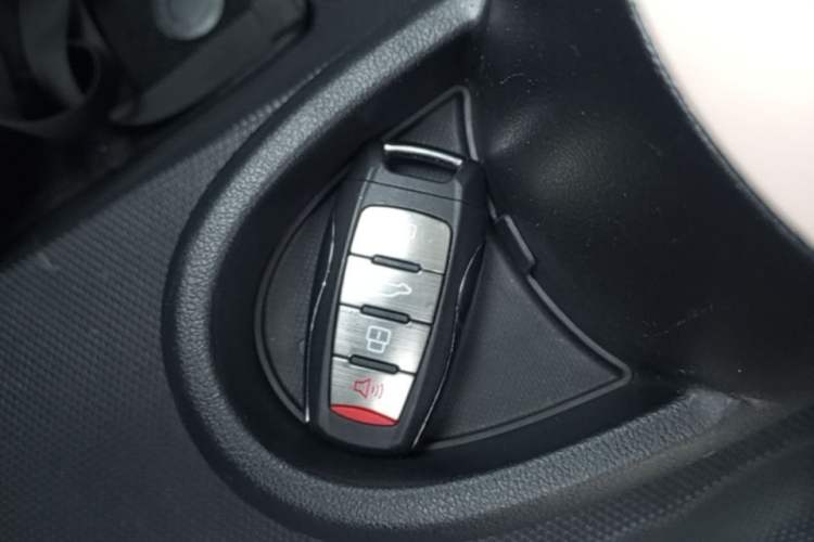 Used ORA Black Cat 2022 351 km Range Comfort Version Ternary Lithium Vehicle Key