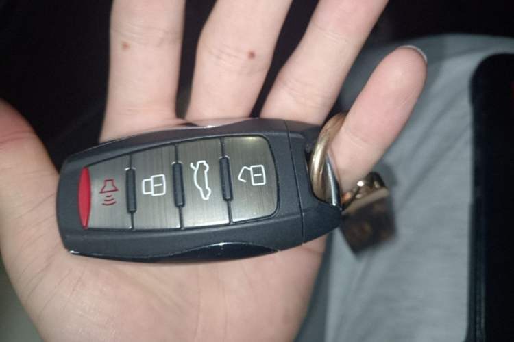 Used ORA Black Cat 2022 301km Base Version Ternary Lithium Vehicle Key