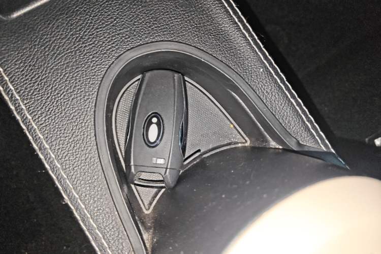 Used ORA Black Cat 2022 351 km Range Comfort Version Ternary Lithium Vehicle Key