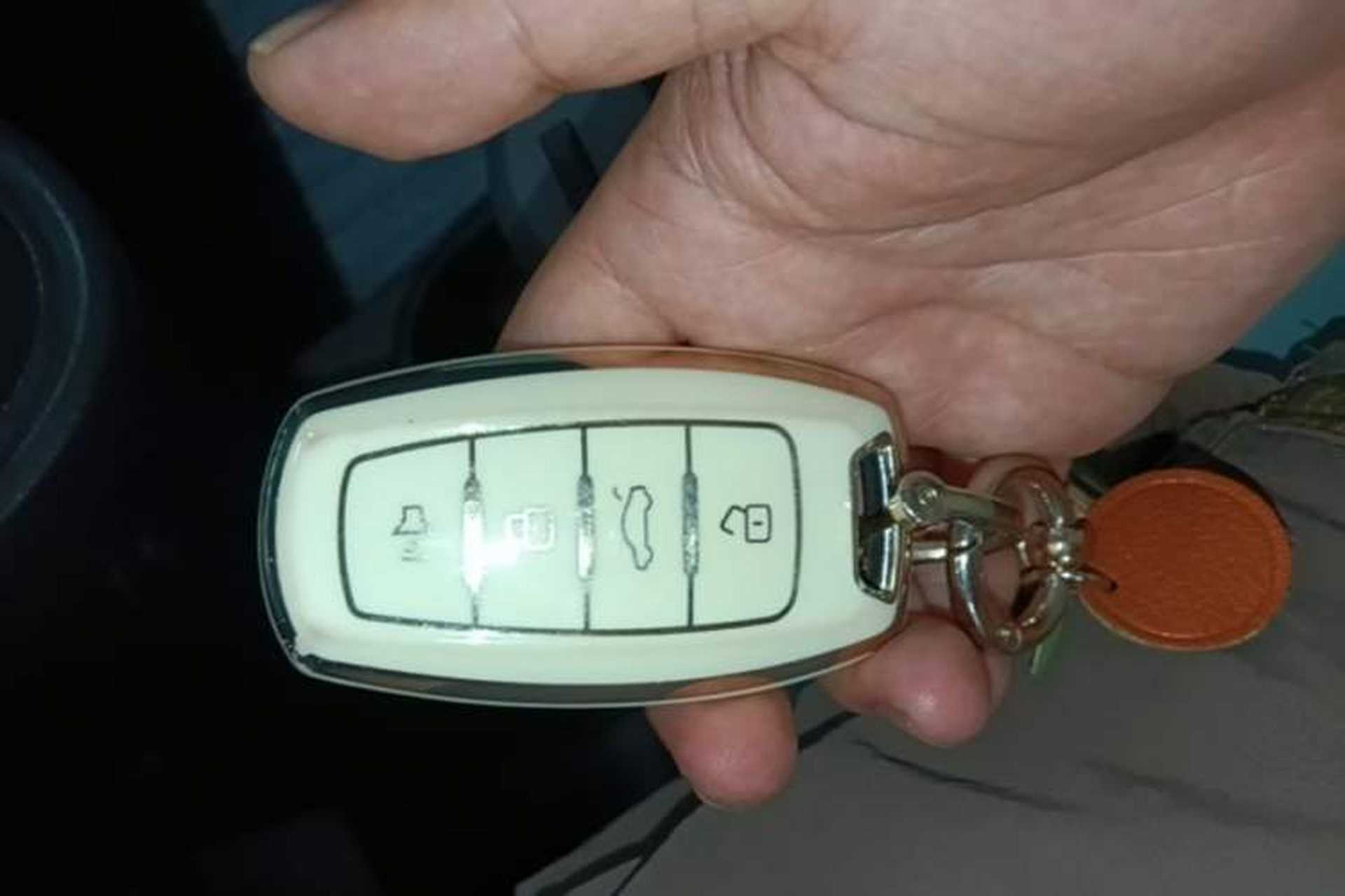 Used ORA Black Cat 2022 301km "Cute Pet" Version – Lithium Iron Phosphate Vehicle Key