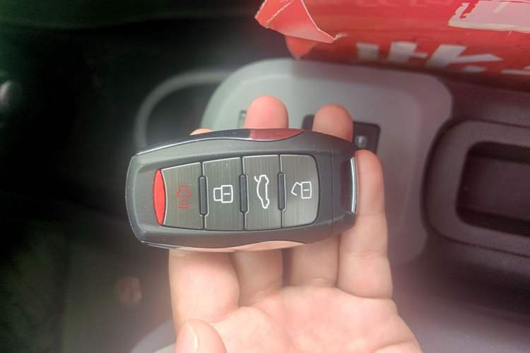 Used ORA Black Cat 2022 301km Base Version Ternary Lithium Vehicle Key