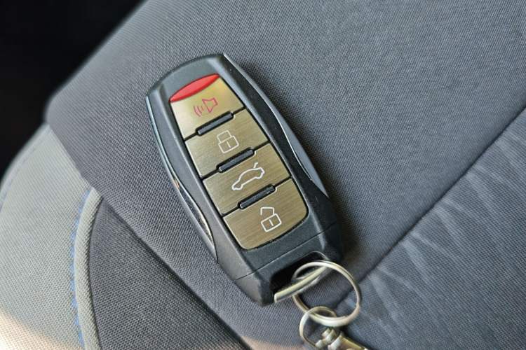 Used ORA Black Cat 2022 Updated Version 301 km Cute Pet Edition Lithium Iron Phosphate Vehicle Key